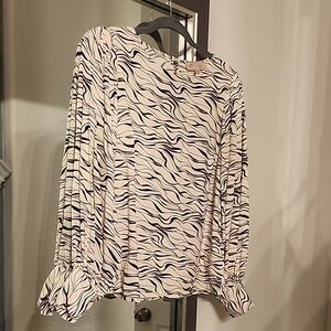 Women's Black and White Patterned Top